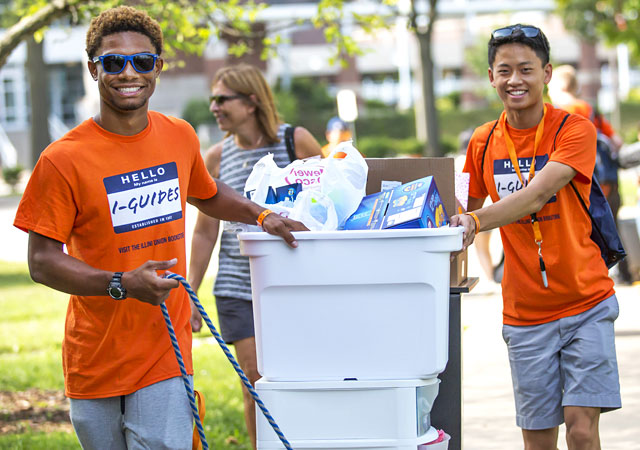 iGuides helping new students on move-in day