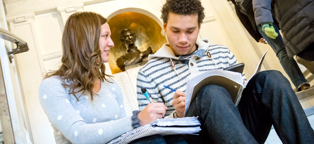 honors students studying in Lincoln Hall