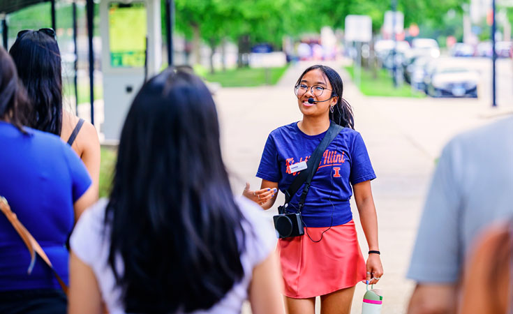 IStar giving walking tour to a group of future Illini and their families
